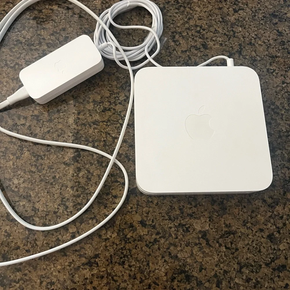 Apple White A1408 AirPort Extreme Base Router
